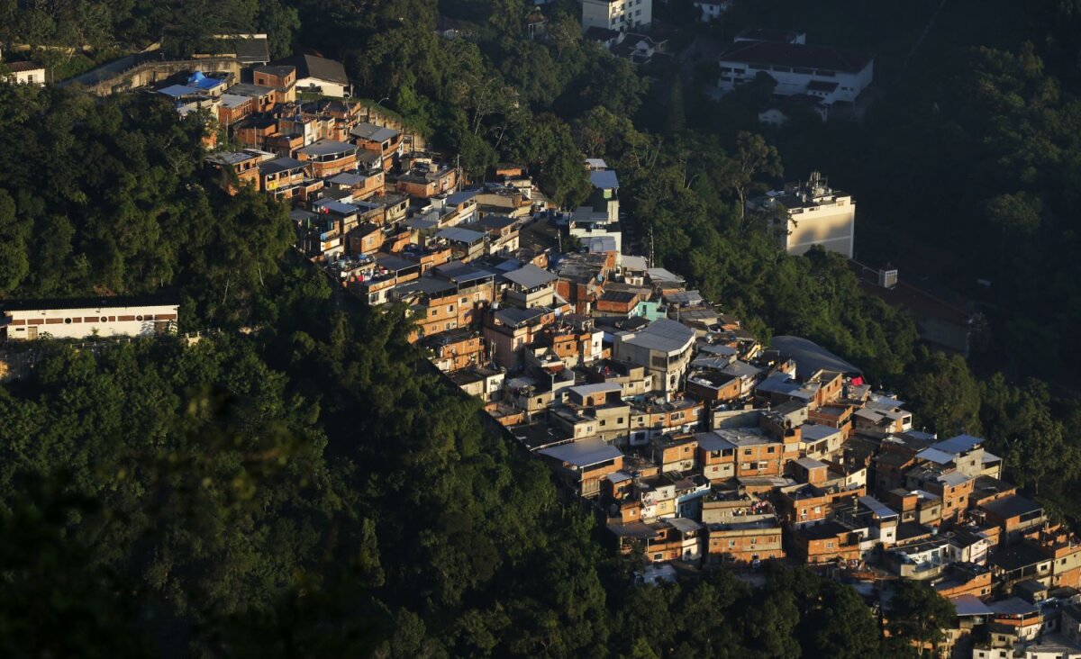 Corespondență din Brazilia » Regina favelei » Incursiune în lumea nevăzută din Rio: Mirela Neag a stat de vorbă cu Marcia, liderul femeilor din Cerro Cora