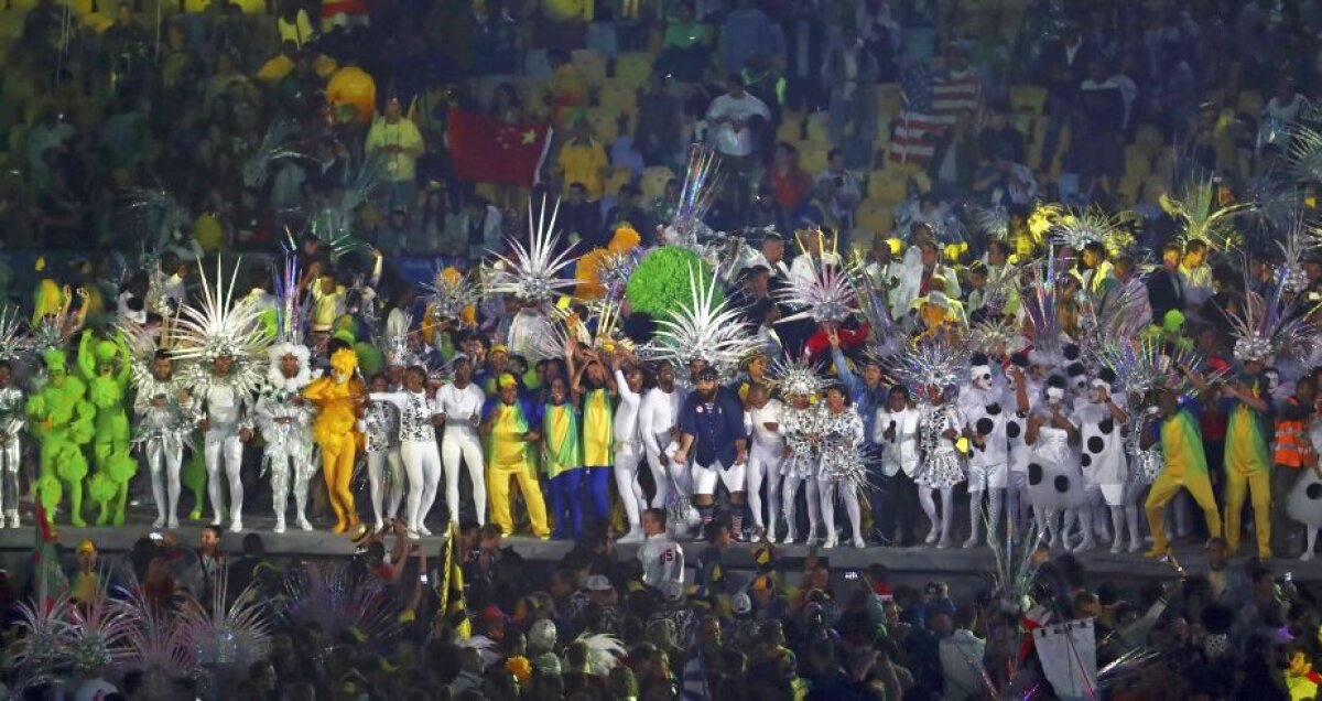 GALERIE FOTO Jocurile Olimpice de la Rio au ajuns la final! Simona Pop a fost portdrapelul României la ceremonia de închidere