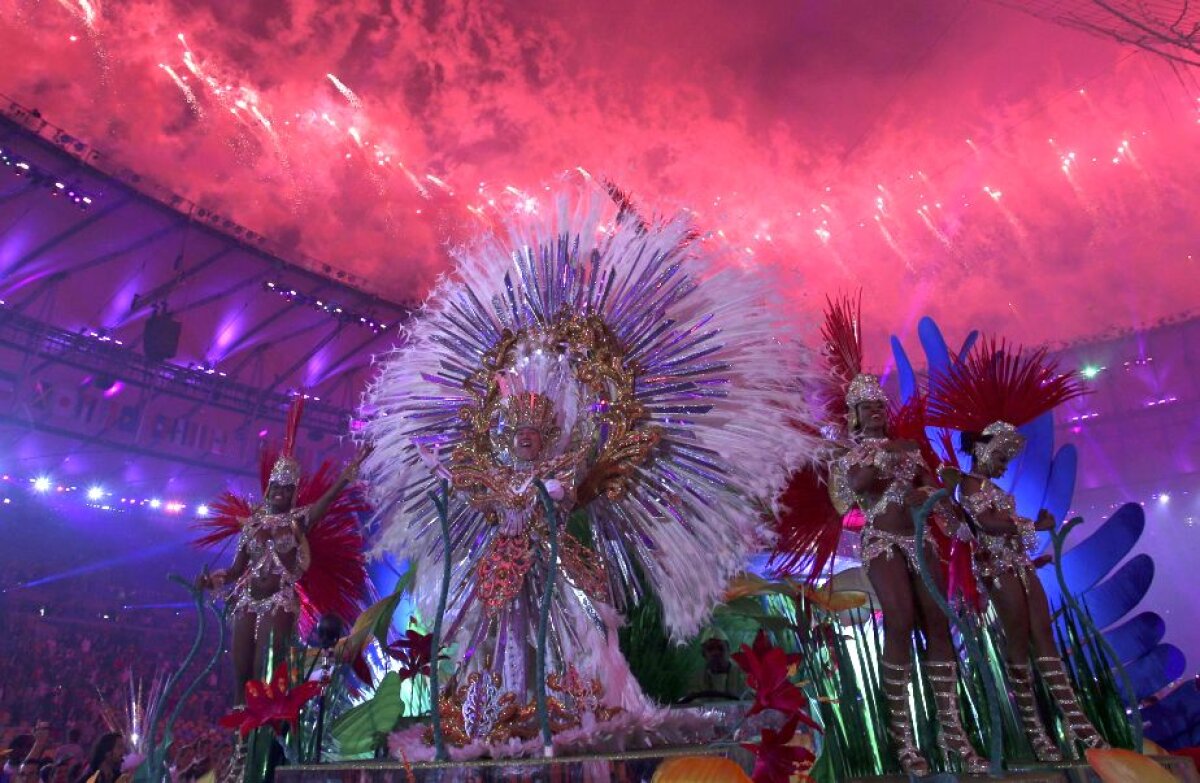 GALERIE FOTO Jocurile Olimpice de la Rio au ajuns la final! Simona Pop a fost portdrapelul României la ceremonia de închidere