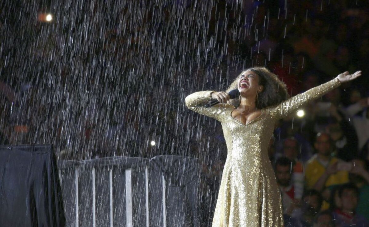 GALERIE FOTO Jocurile Olimpice de la Rio au ajuns la final! Simona Pop a fost portdrapelul României la ceremonia de închidere