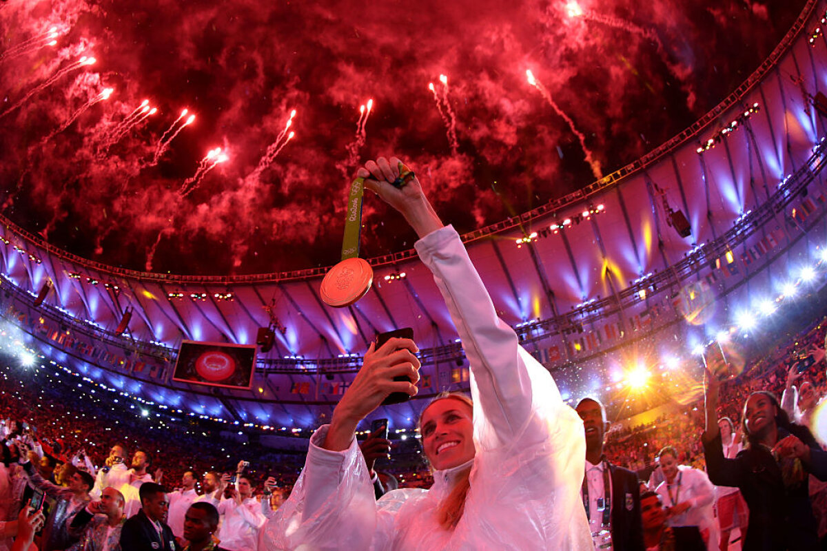 GALERIE FOTO Jocurile Olimpice de la Rio au ajuns la final! Simona Pop a fost portdrapelul României la ceremonia de închidere