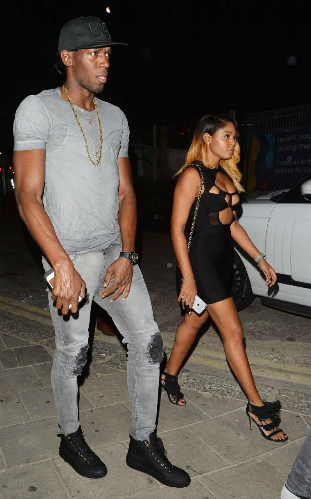 GALERIE FOTO Încă una! Bolt, cu o nouă cucerire » A fost pozat cu o brunetă focoasă, îmbrăcată într-o fustă extrem de scurtă 