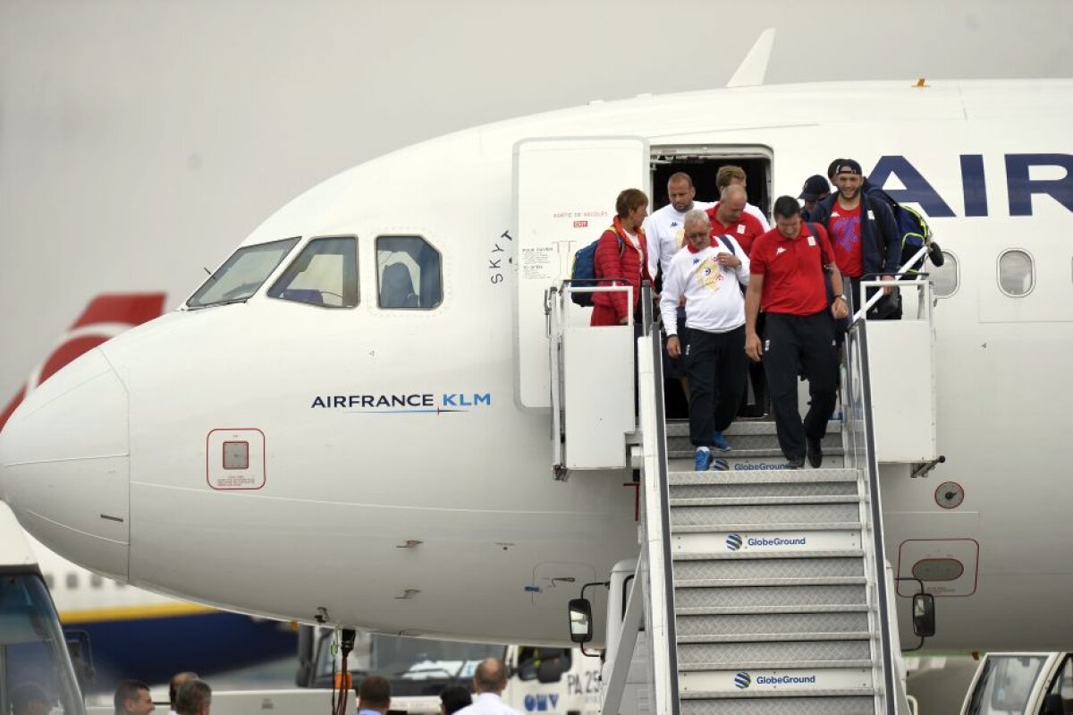 GALERIE FOTO Cea mai mare parte a delegației României a revenit de la RIO! Acuze dure pe aeroport! Ana Maria Popescu: "Eram îmbrăcați de ajutoare"