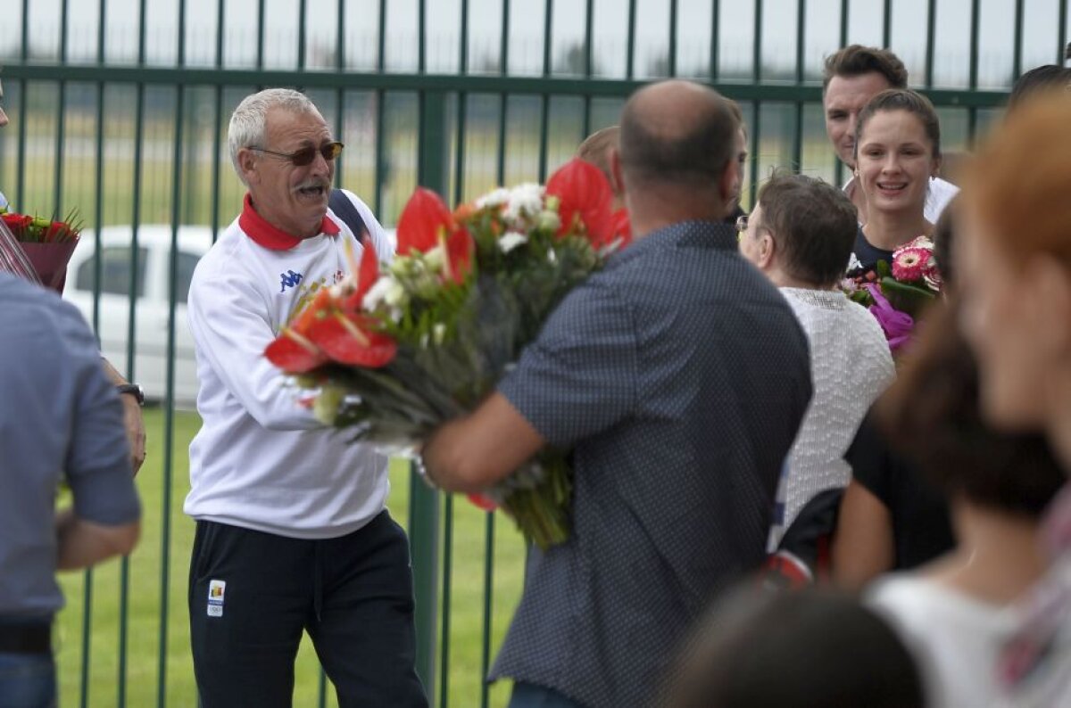 GALERIE FOTO Cea mai mare parte a delegației României a revenit de la RIO! Acuze dure pe aeroport! Ana Maria Popescu: "Eram îmbrăcați de ajutoare"