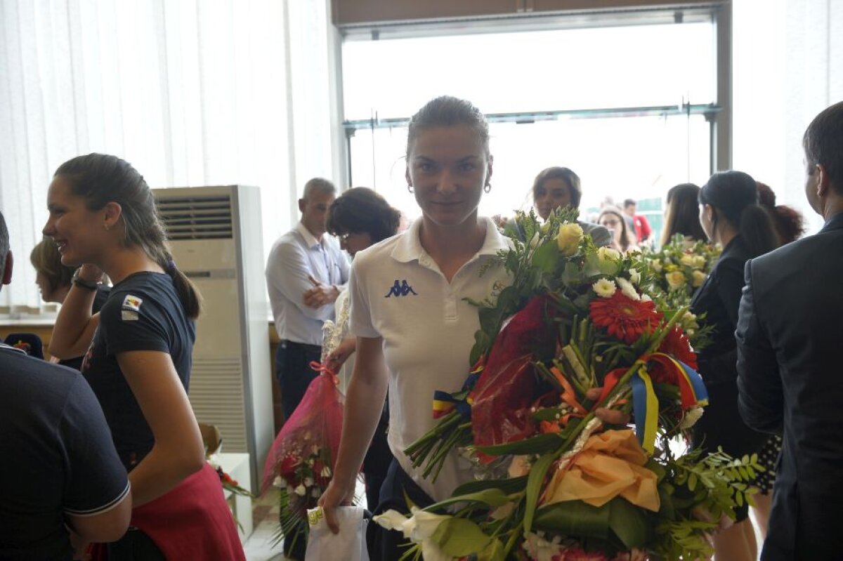 GALERIE FOTO Cea mai mare parte a delegației României a revenit de la RIO! Acuze dure pe aeroport! Ana Maria Popescu: "Eram îmbrăcați de ajutoare"
