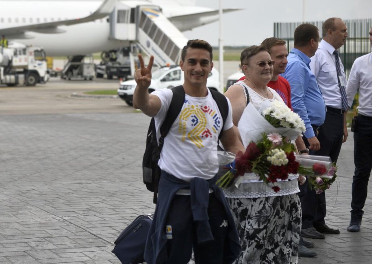 GALERIE FOTO Cea mai mare parte a delegației României a revenit de la RIO! Acuze dure pe aeroport! Ana Maria Popescu: "Eram îmbrăcați de ajutoare"