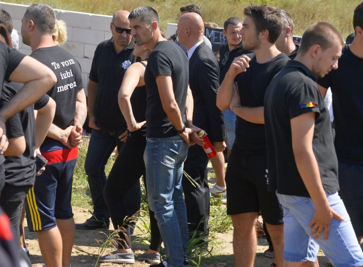 GALERIE FOTO Dănciulescu a participat la înmormântarea suporterului dinamovist: "Eu nu mă regăsesc în acest fotbal"