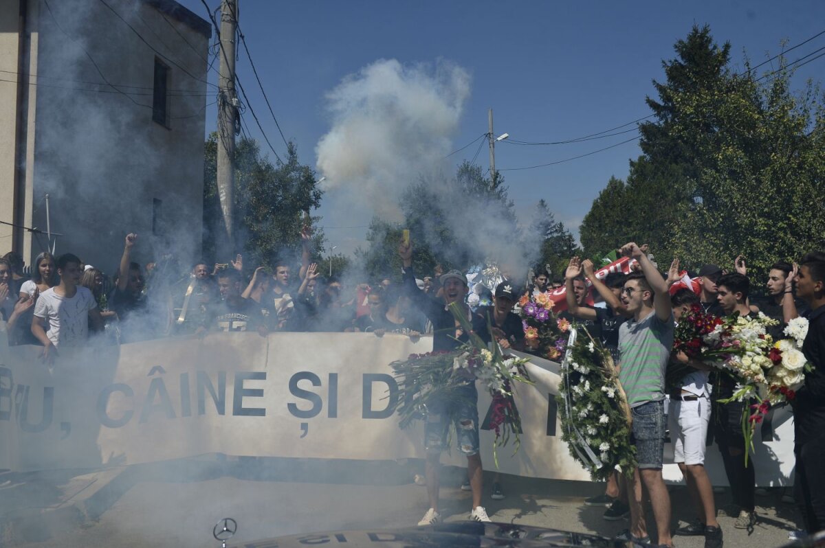 FOTO Ultimul drum » Daniel Adrian Matei a fost înmormântat într-o mare de tristețe: ”Bubule, ne vedem în Rai”