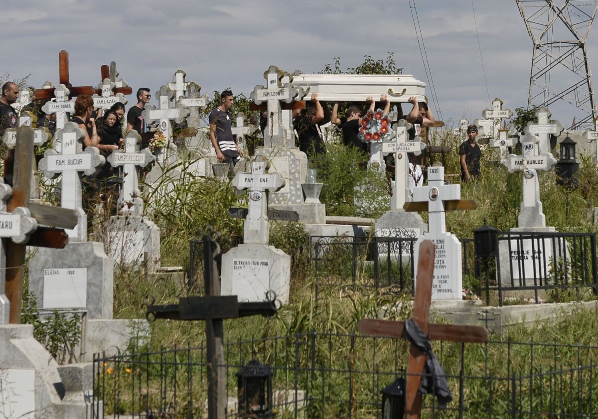 FOTO Ultimul drum » Daniel Adrian Matei a fost înmormântat într-o mare de tristețe: ”Bubule, ne vedem în Rai”