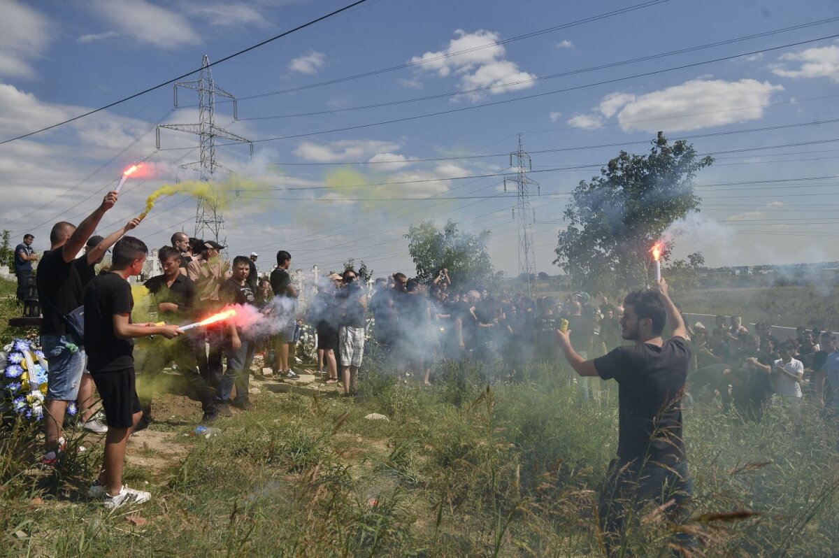 FOTO Ultimul drum » Daniel Adrian Matei a fost înmormântat într-o mare de tristețe: ”Bubule, ne vedem în Rai”