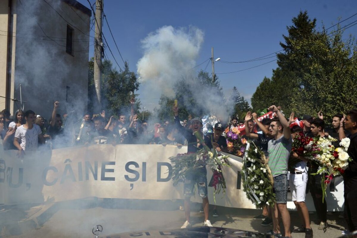 GALERIE FOTO Dănciulescu a participat la înmormântarea suporterului dinamovist: "Eu nu mă regăsesc în acest fotbal"