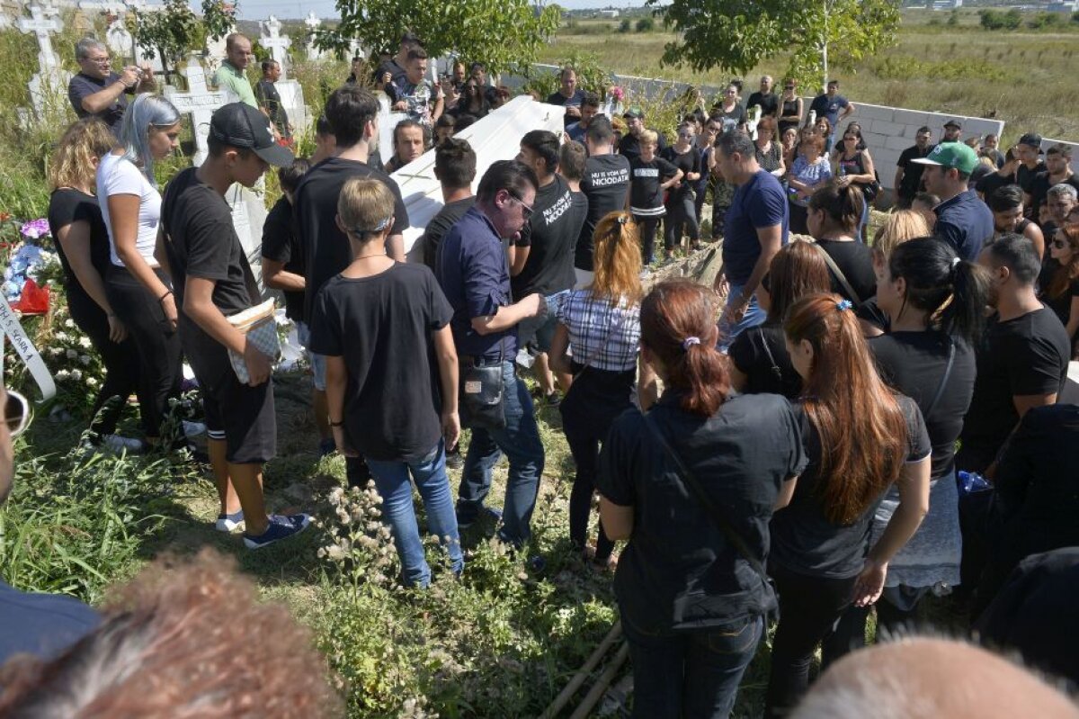 GALERIE FOTO Dănciulescu a participat la înmormântarea suporterului dinamovist: "Eu nu mă regăsesc în acest fotbal"