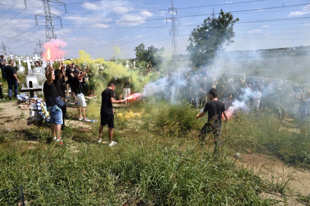 GALERIE FOTO Dănciulescu a participat la înmormântarea suporterului dinamovist: "Eu nu mă regăsesc în acest fotbal"