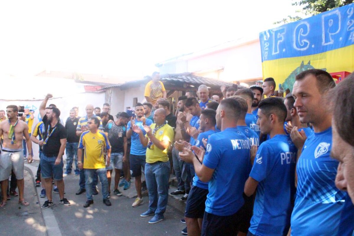 VIDEO+FOTO Nebunie la meciul Petrolului din Liga a 4-a! "Găzarii" s-au impus pe un stadion cu peste 6.000 de spectatori care au făcut show