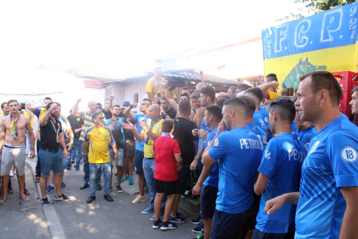 VIDEO+FOTO Nebunie la meciul Petrolului din Liga a 4-a! "Găzarii" s-au impus pe un stadion cu peste 6.000 de spectatori care au făcut show