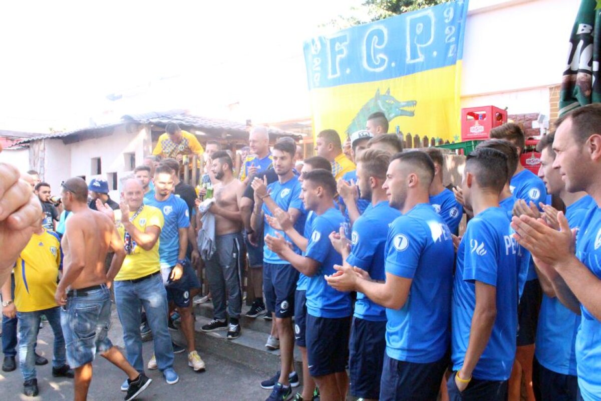 VIDEO+FOTO Nebunie la meciul Petrolului din Liga a 4-a! "Găzarii" s-au impus pe un stadion cu peste 6.000 de spectatori care au făcut show