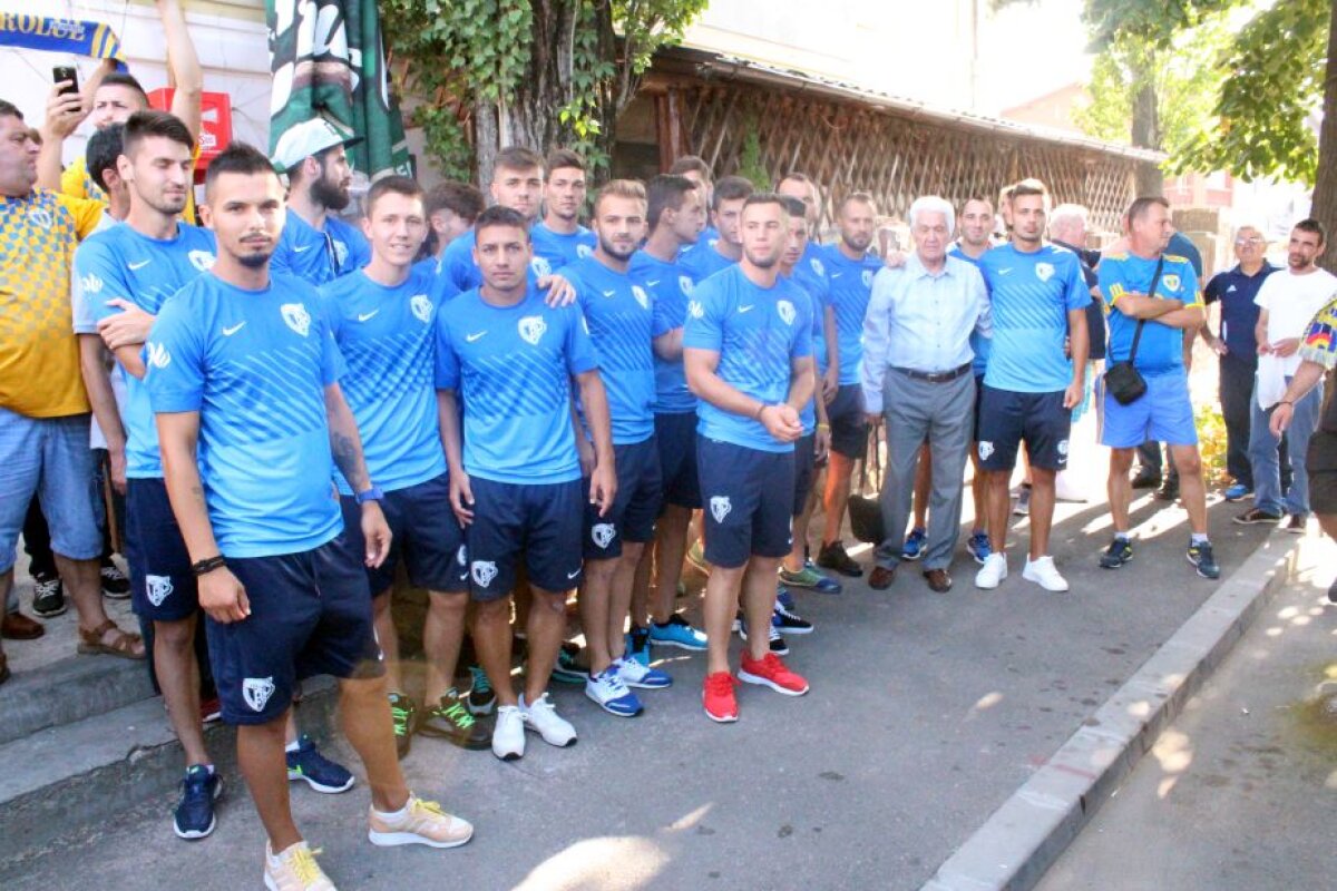 VIDEO+FOTO Nebunie la meciul Petrolului din Liga a 4-a! "Găzarii" s-au impus pe un stadion cu peste 6.000 de spectatori care au făcut show