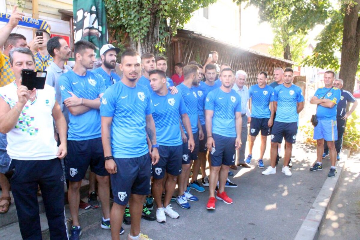 VIDEO+FOTO Nebunie la meciul Petrolului din Liga a 4-a! "Găzarii" s-au impus pe un stadion cu peste 6.000 de spectatori care au făcut show