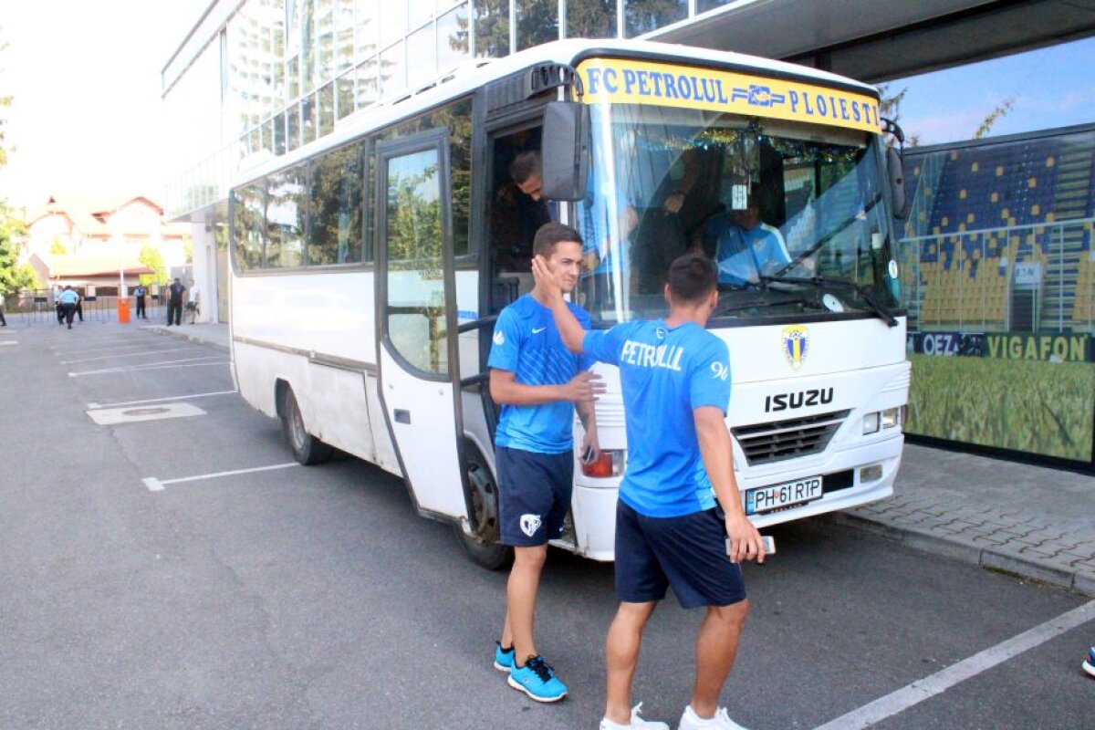 VIDEO+FOTO Nebunie la meciul Petrolului din Liga a 4-a! "Găzarii" s-au impus pe un stadion cu peste 6.000 de spectatori care au făcut show