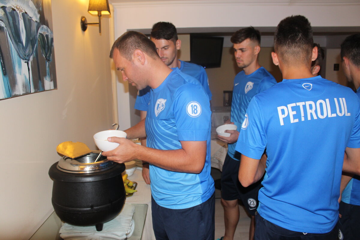 FOTOREPORTAJ Ziua ”lupilor” » Cum arată o zi pentru new Petrolul în Liga 4: cantonamentul începe la prânz, deplasarea se face cu microbuzul