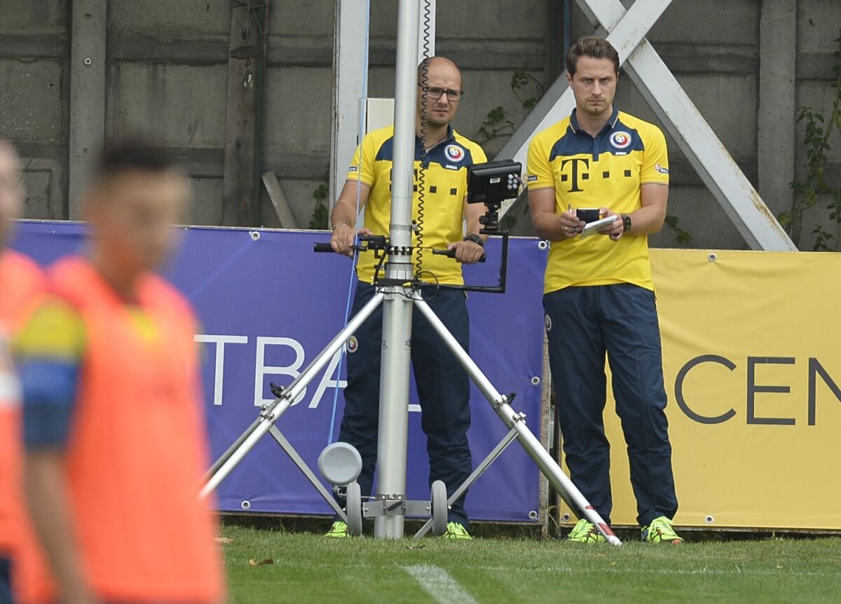 FOTO Intensitate, viteză, presing » Ce nu se vede la TV: cum a arătat primul antrenament al naționalei sub comanda neamțului Daum