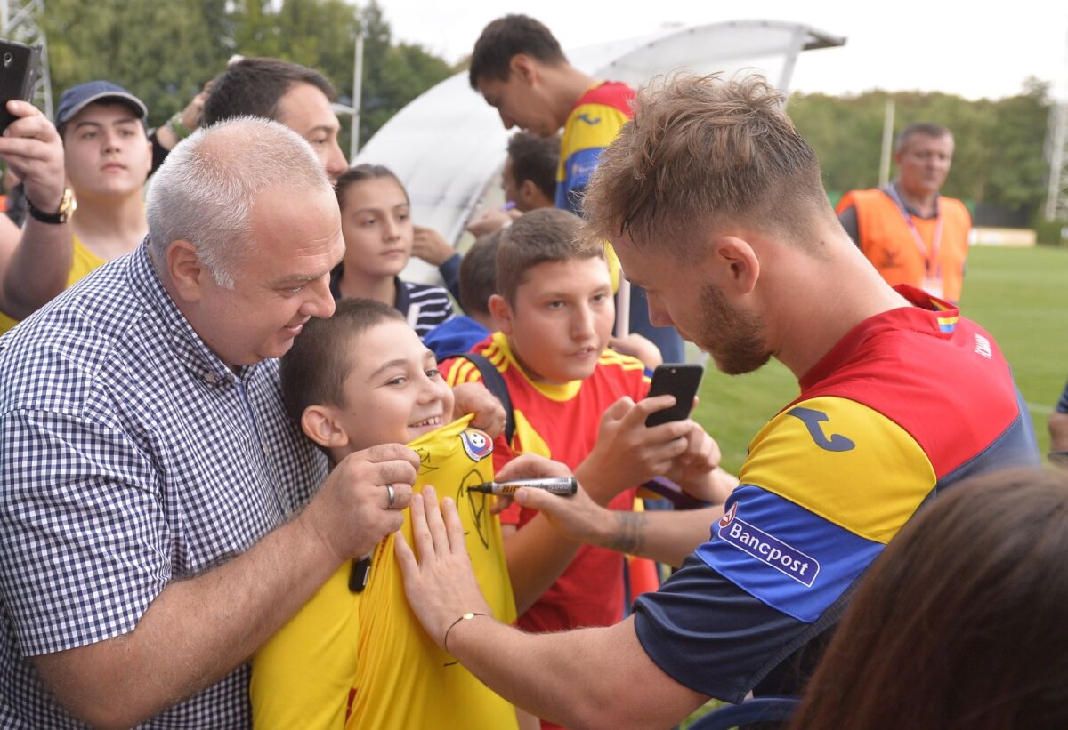 FOTO Intensitate, viteză, presing » Ce nu se vede la TV: cum a arătat primul antrenament al naționalei sub comanda neamțului Daum