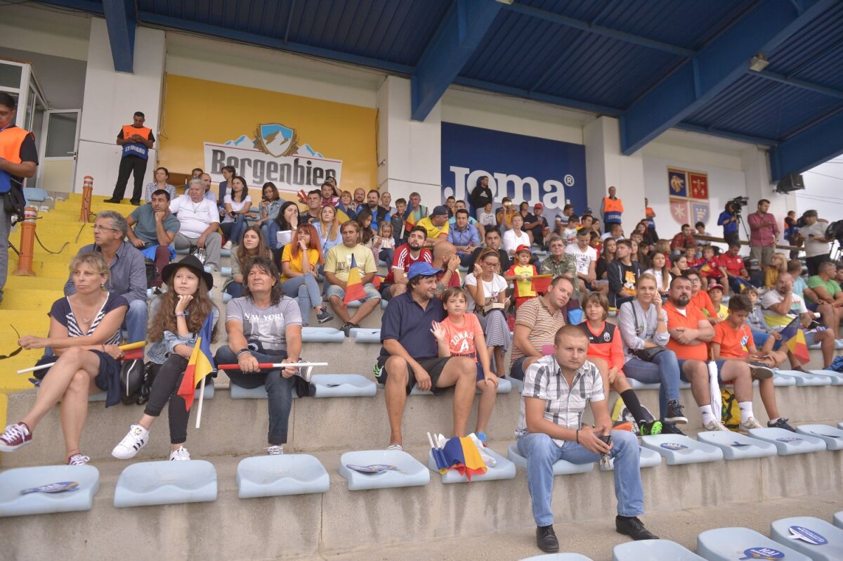 FOTO Intensitate, viteză, presing » Ce nu se vede la TV: cum a arătat primul antrenament al naționalei sub comanda neamțului Daum