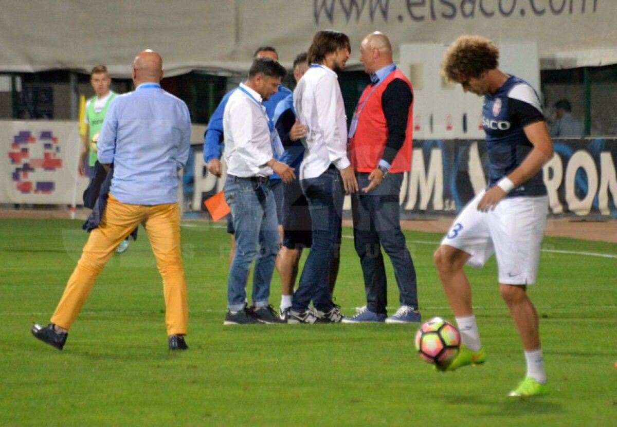 GALERIE FOTO EXCLUSIV Scandal la pauza meciului dintre Botoșani și ASA » Dan Alexa a sărit la arbitri și la Leo Grozavu: "A fost un arbitraj prost"