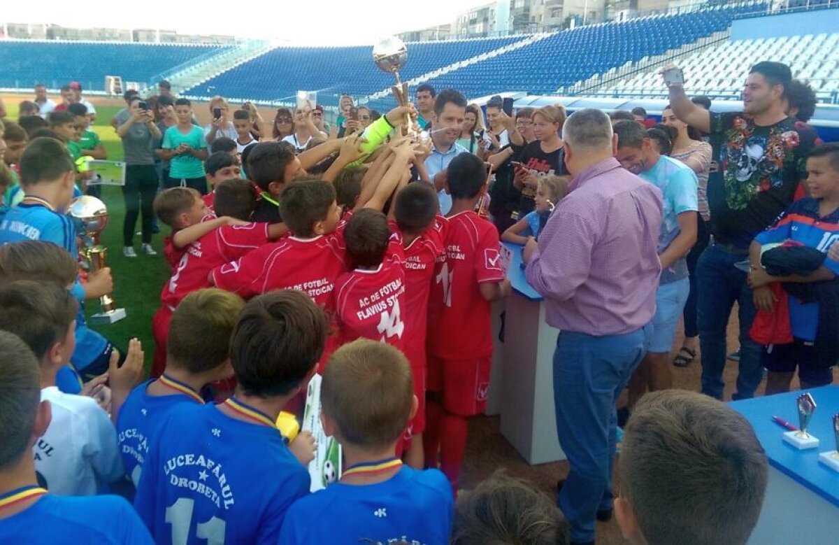 GALERIE FOTO Academia lui Flavius Stoican, la primul succes » Puștii de 11 ani au câștigat un turneu local