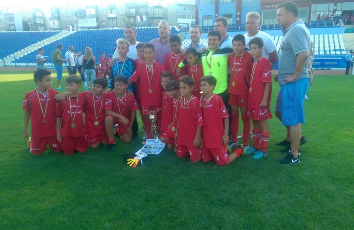 GALERIE FOTO Academia lui Flavius Stoican, la primul succes » Puștii de 11 ani au câștigat un turneu local