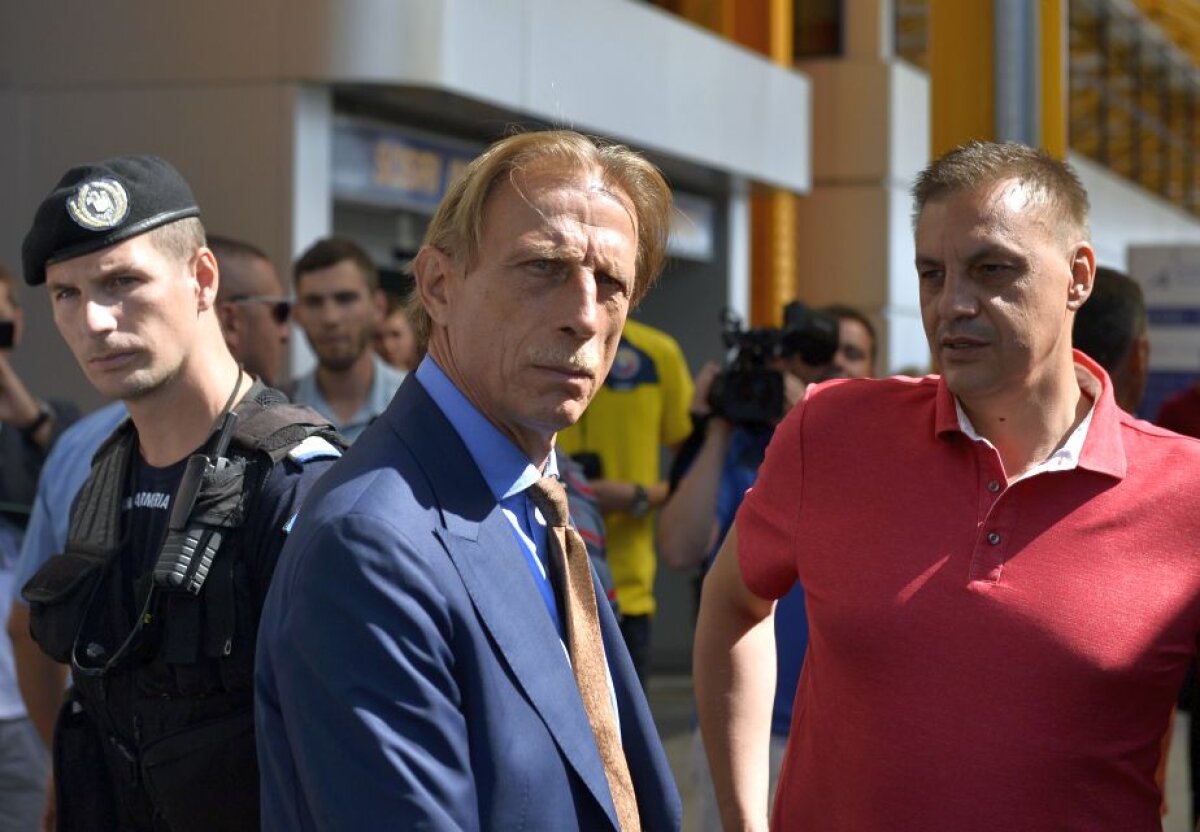 GALERIE FOTO Naționala României și cea din Muntenegru au ajuns azi la Cluj » Stanciu și Andone, preferații fanilor pentru poze