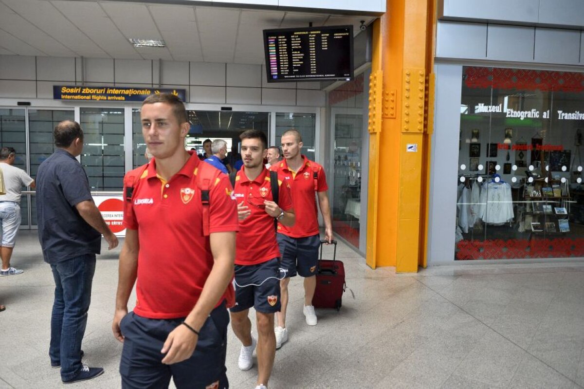 GALERIE FOTO Naționala României și cea din Muntenegru au ajuns azi la Cluj » Stanciu și Andone, preferații fanilor pentru poze