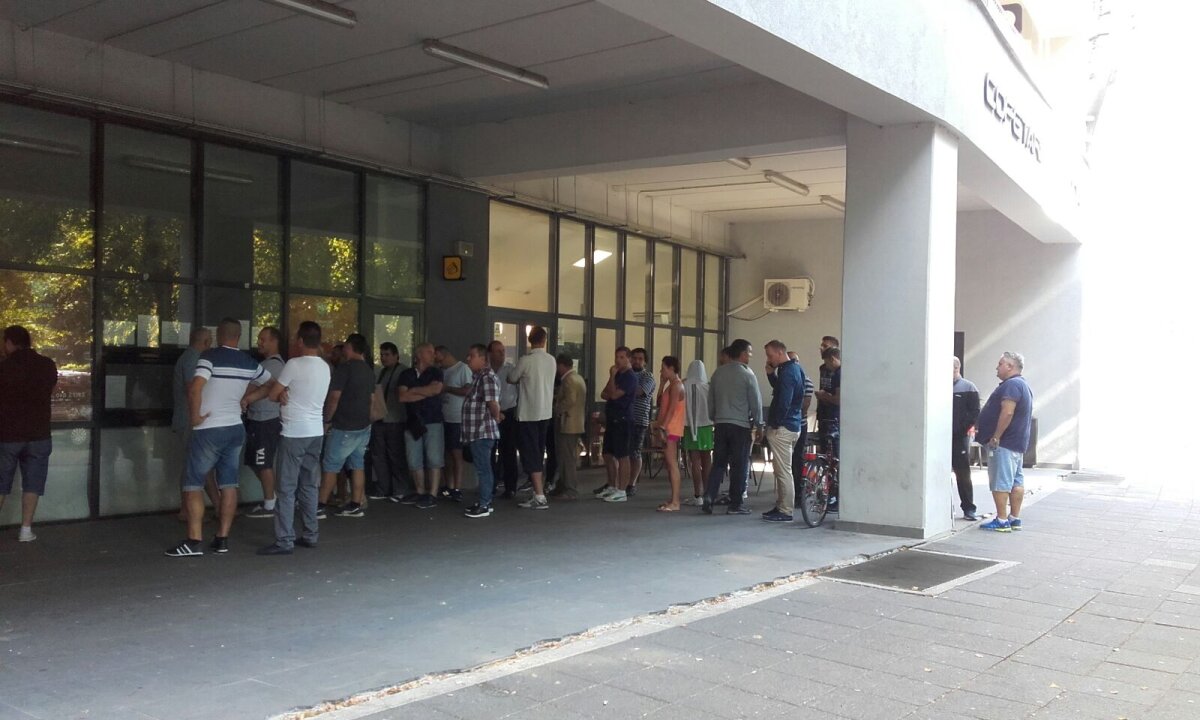 VIDEO + FOTO Nicolae, înapoi la Nicușor » După un joc șters, România putea scoate o victorie cu Muntenegru în prelungiri, dar Stanciu și-a bătut joc de un penalty și s-a terminat 1-1