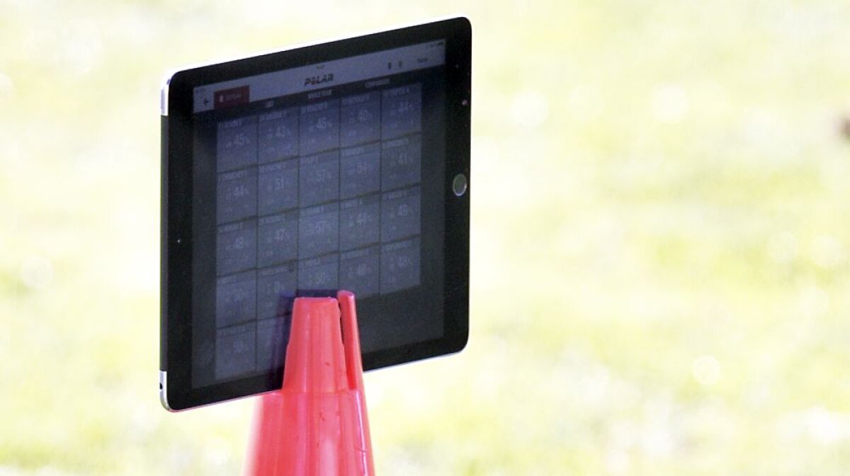 VIDEO + FOTO Nicolae, înapoi la Nicușor » După un joc șters, România putea scoate o victorie cu Muntenegru în prelungiri, dar Stanciu și-a bătut joc de un penalty și s-a terminat 1-1