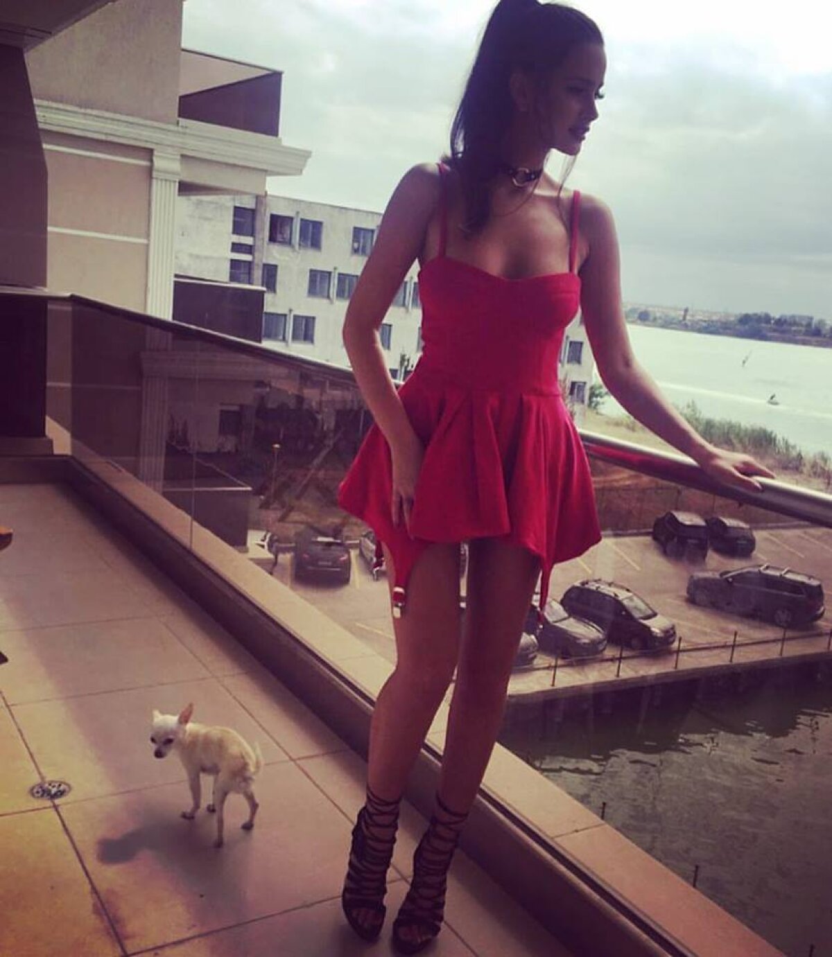 GALERIE FOTO » Iubita SUPERHOT a lui Filip tremură când îl vede jucând pentru România: "Îmi vine să-mi fac o pancartă pe care să scrie «Sunt iubita lui Steliano»!"