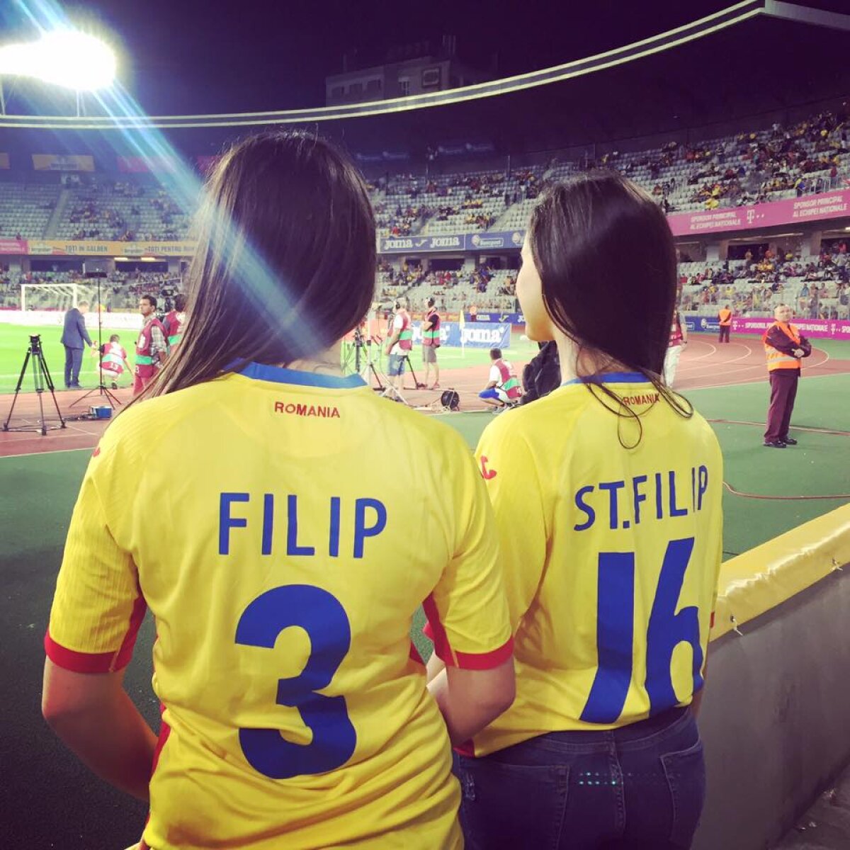 GALERIE FOTO » Iubita SUPERHOT a lui Filip tremură când îl vede jucând pentru România: "Îmi vine să-mi fac o pancartă pe care să scrie «Sunt iubita lui Steliano»!"