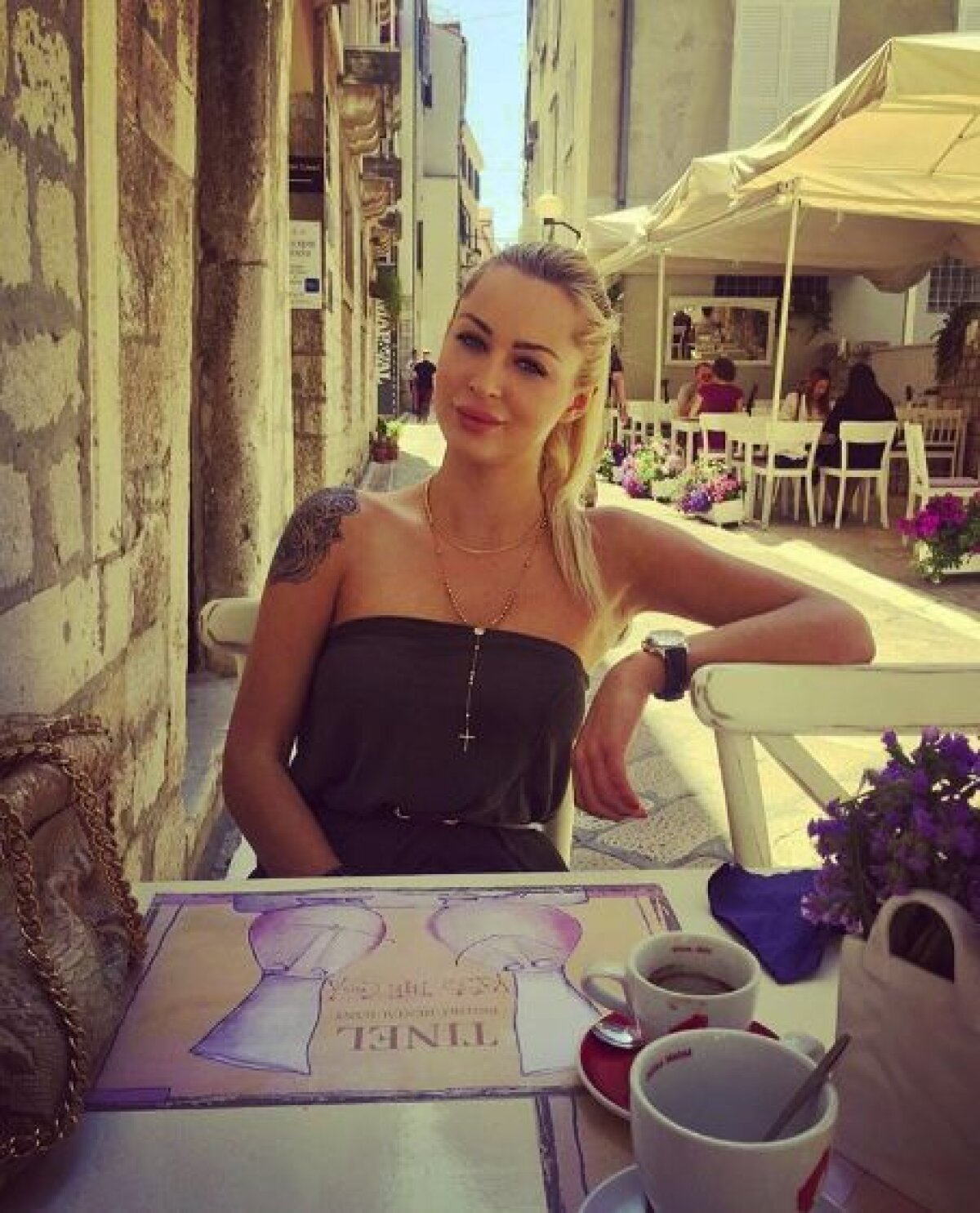 SUPERFOTO E năucitoare! Dinamovistul Marici aduce în România una dintre cele mai frumoase femei din fotbal! 