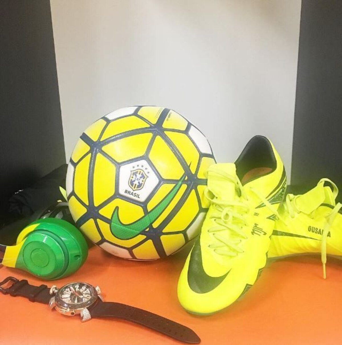  "Comorile" lui Neymar » Atacantul Barcelonei și-a expus lucrurile esențiale pentru el într-o zi de meci