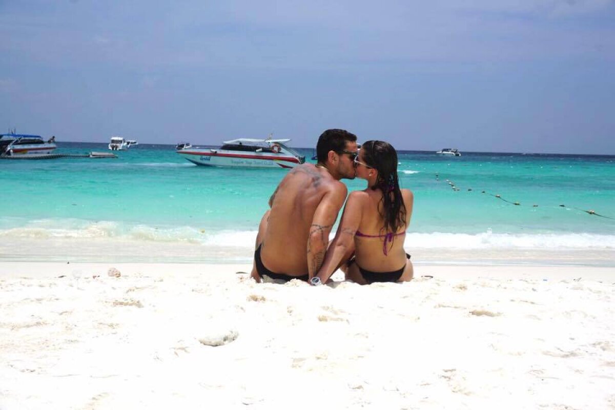 GALERIE FOTO Un jucător adus în vară la Astra se iubește cu o frumoasă braziliancă din Rio 