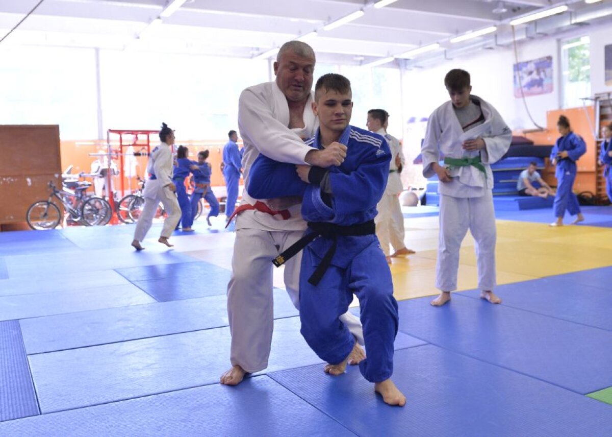 Parfum de campion » Alexandru Bologa face judo de 4 ani și e primul nevăzător din România care câștigă o medalie la Jocurile Paralimpice