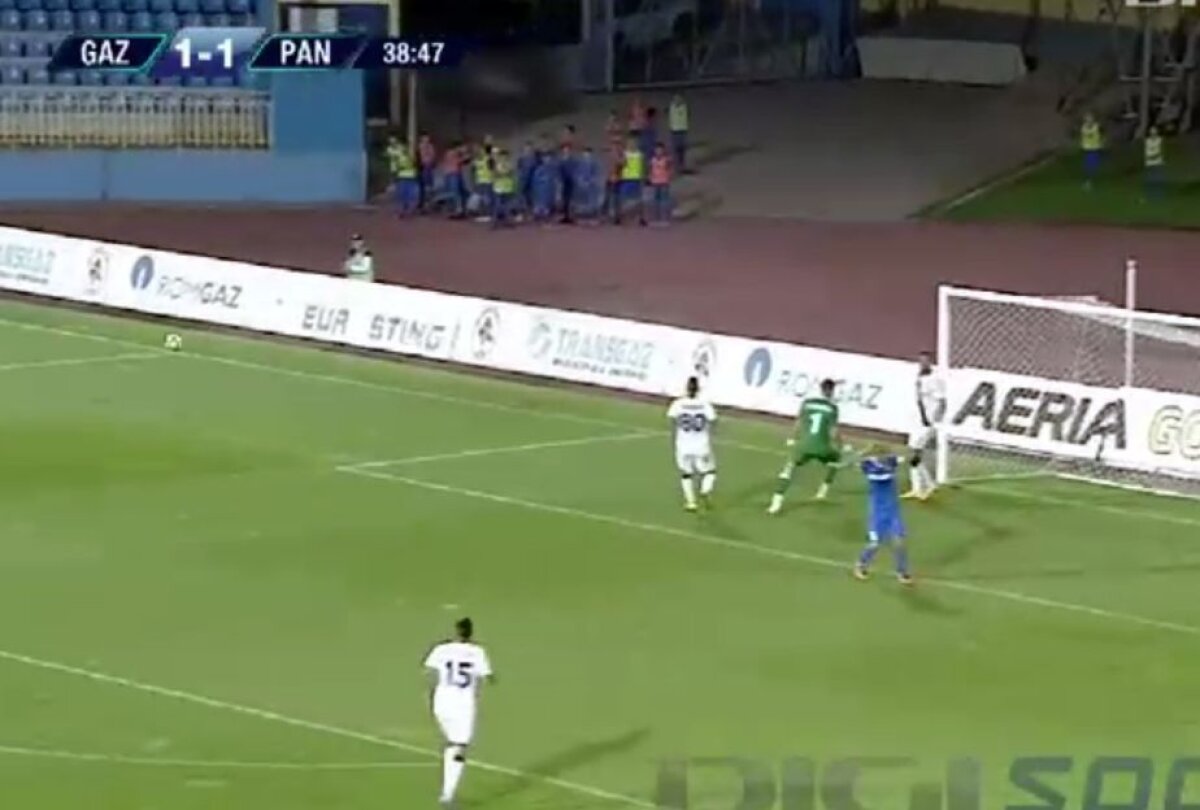 FOTO Ratarea campionatului » Țucudean și Munteanu și-au bătut joc de o fază incredibilă!