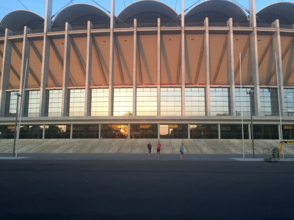 FOTO Bate vântul pe Arena Națională! Stadionul e gol la meciul dintre Steaua și Astra + Aroganță la adresa lui Șumudică