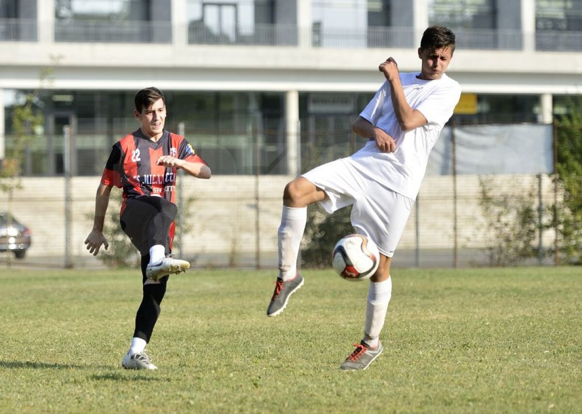 GALERIE FOTO Fără bani în Liga 1, cu prime la Liga a 5-a! Al doilea ”Rapid”, Mișcarea CFR, a câștigat și elevii lui Caciureac au fost remunerați după meci