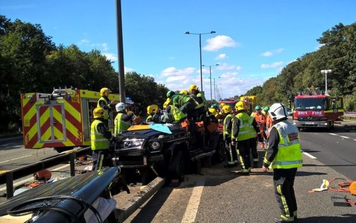 Scene horror pe o autostradă din Anglia » Un fotbalist din Premier League, implicat într-un accident de maşină!