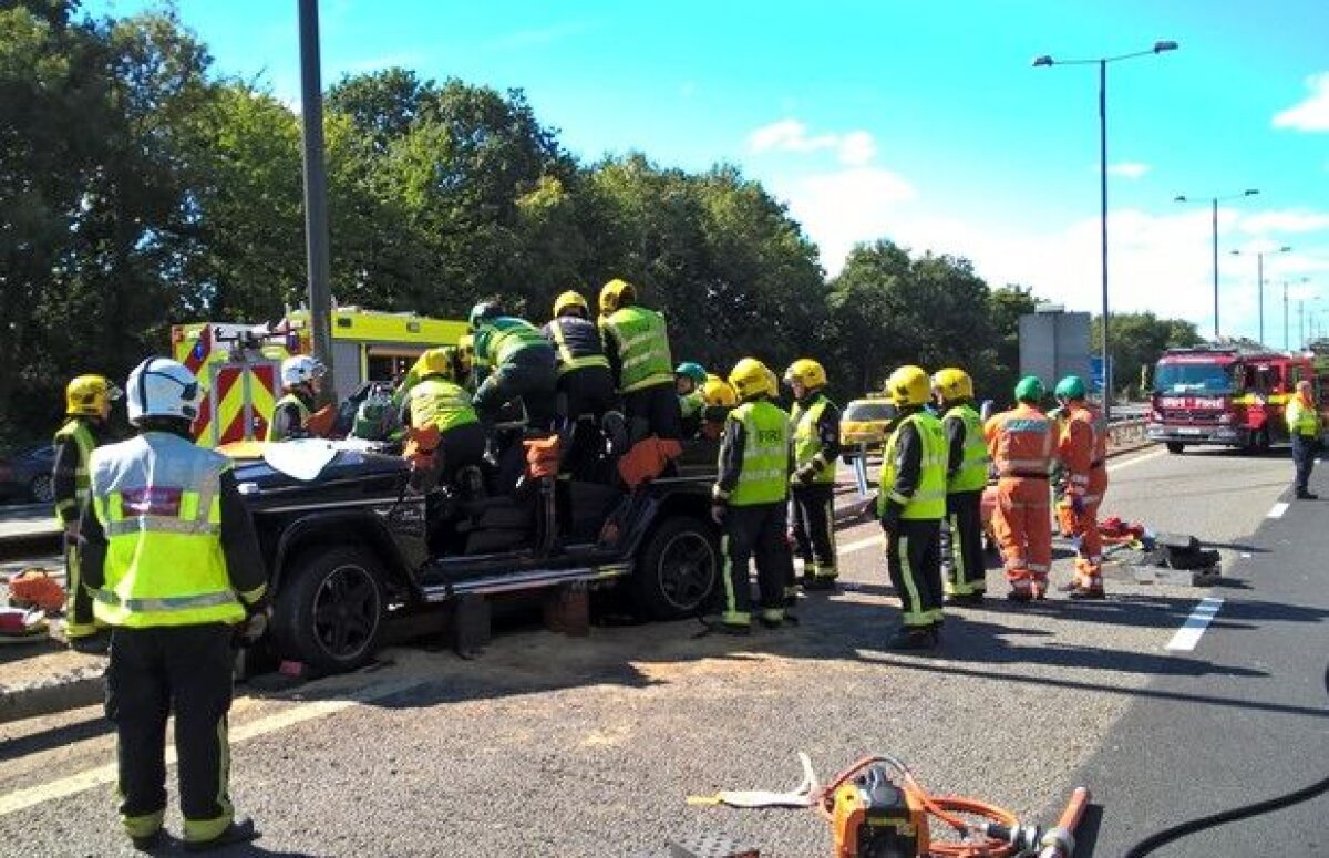 Scene horror pe o autostradă din Anglia » Un fotbalist din Premier League, implicat într-un accident de maşină!