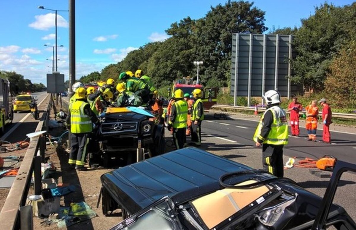 Scene horror pe o autostradă din Anglia » Un fotbalist din Premier League, implicat într-un accident de maşină!