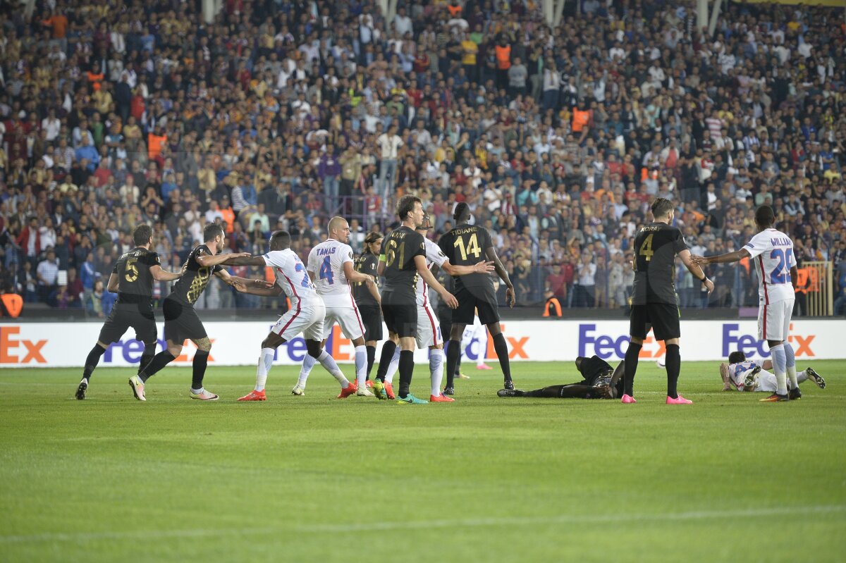 FOTO + VIDEO Ironie pe facebook, după eliminarea stupidă a lui Enache: "Are și Steaua un Bizon"