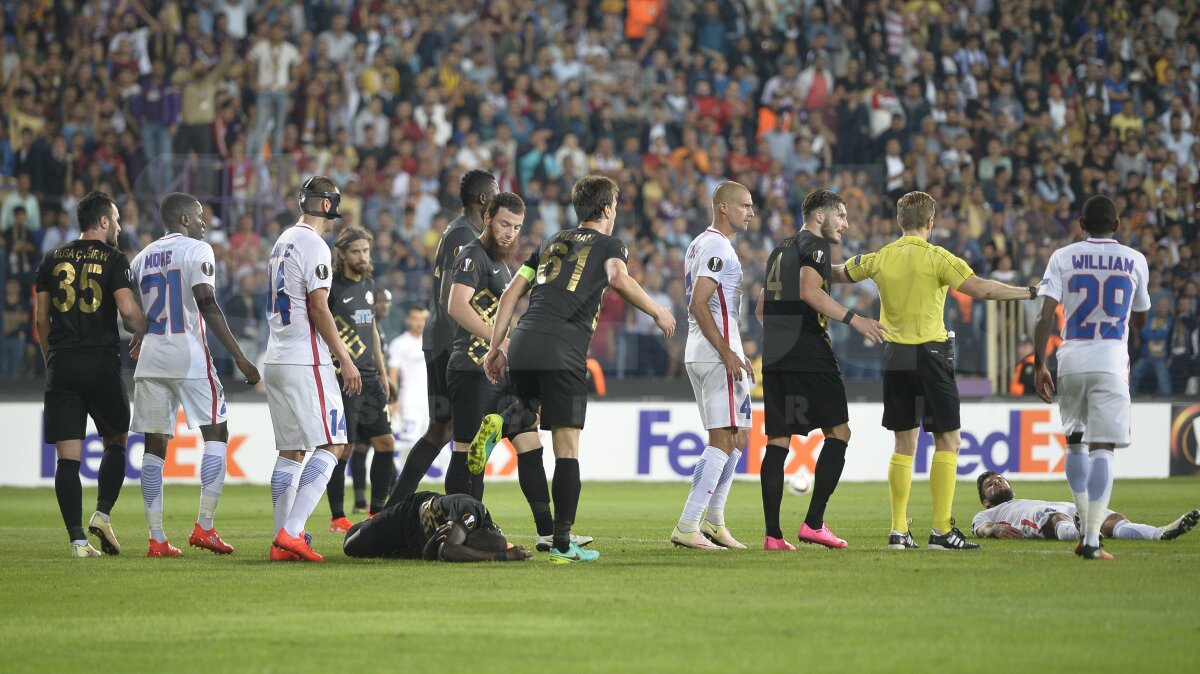 FOTO + VIDEO Ironie pe facebook, după eliminarea stupidă a lui Enache: "Are și Steaua un Bizon"