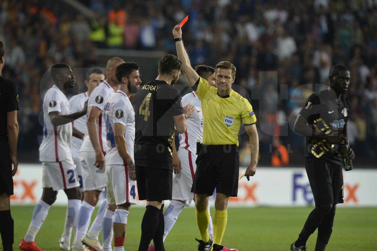 FOTO + VIDEO Ironie pe facebook, după eliminarea stupidă a lui Enache: "Are și Steaua un Bizon"