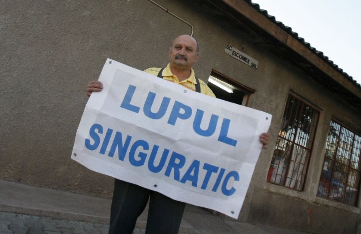 FOTO / IMAGINEA SERII Steliștii au ajuns lupii singuratici! » Câți s-au prezentat în sectorul rezervat fanilor roș-albaștri :D